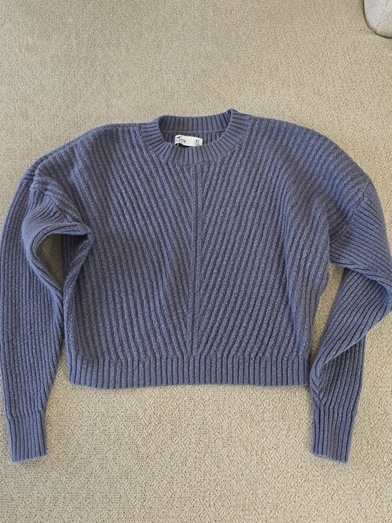Hollister Sweaters - Hollister Blue/Gray Ribbed Fuzzy Stretchy Cropped Sweater - Size XS